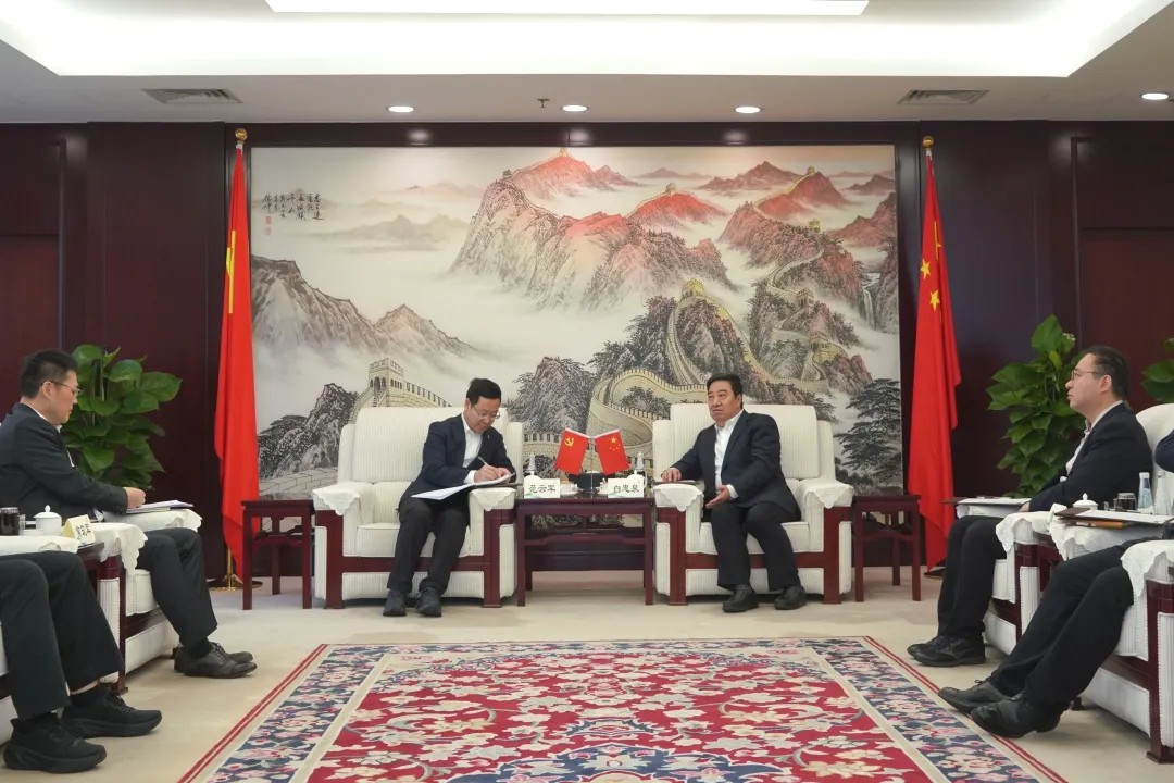 白忠泉董事長與中旅集團總經理范云軍會談